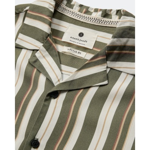 Anerkjendt short-sleeved shirt with a beautiful print. Made of viscose, a stylish fabric.