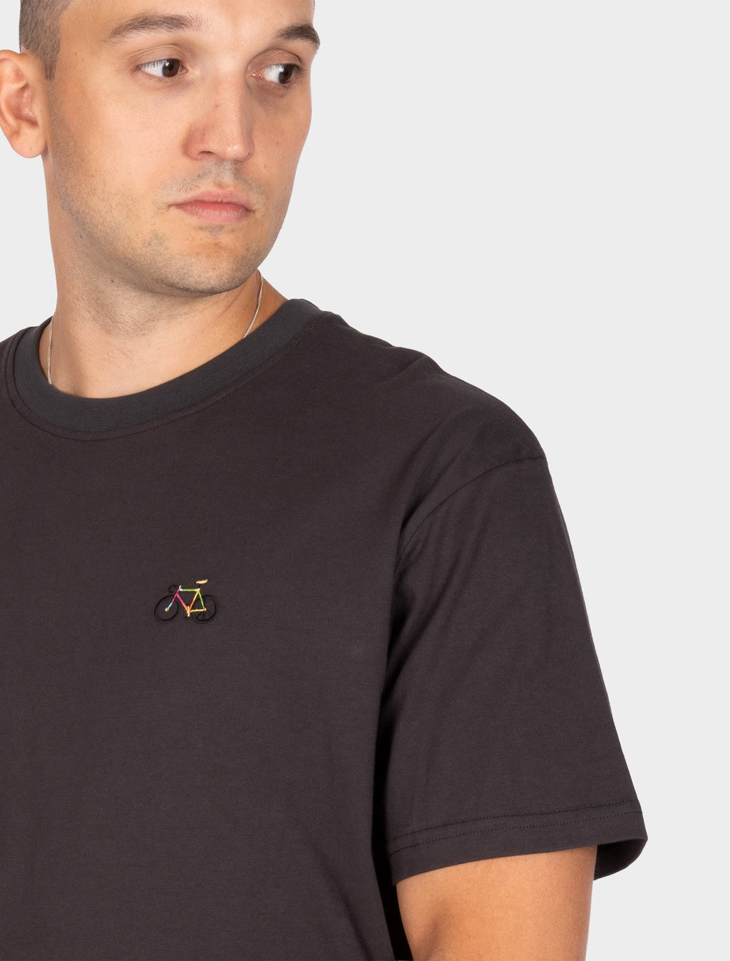 Camiseta Iriedaily Peaceride Emb Coal