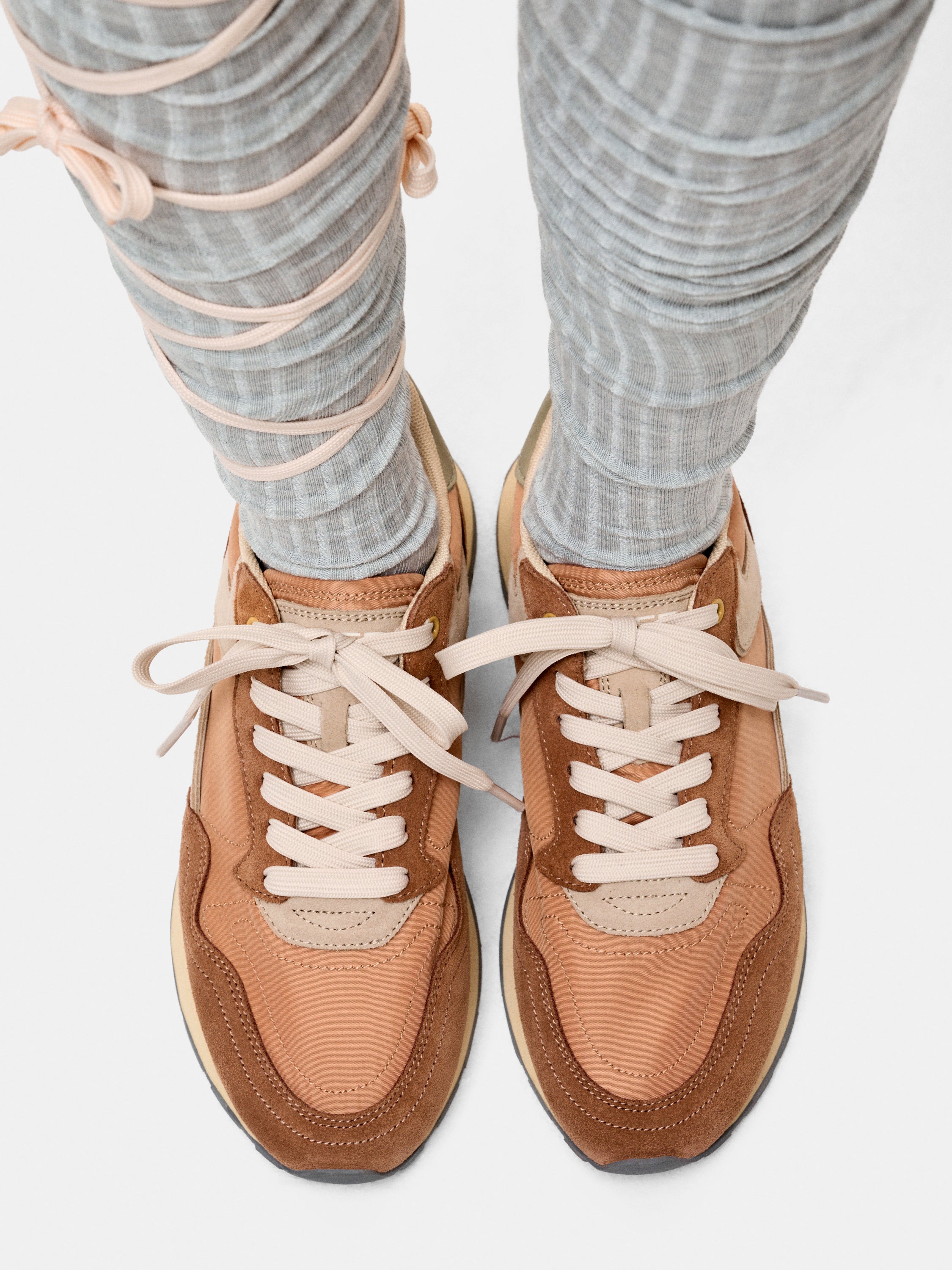 Zapatillas Hoff City Retro Tonos Melocotón Unisex