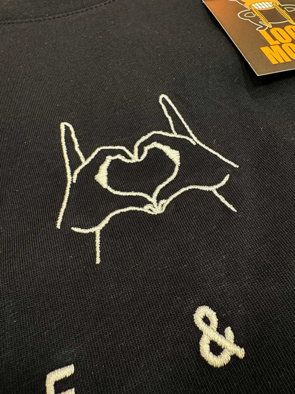 Camiseta Loco Monky Love me Hate me Bordado negro