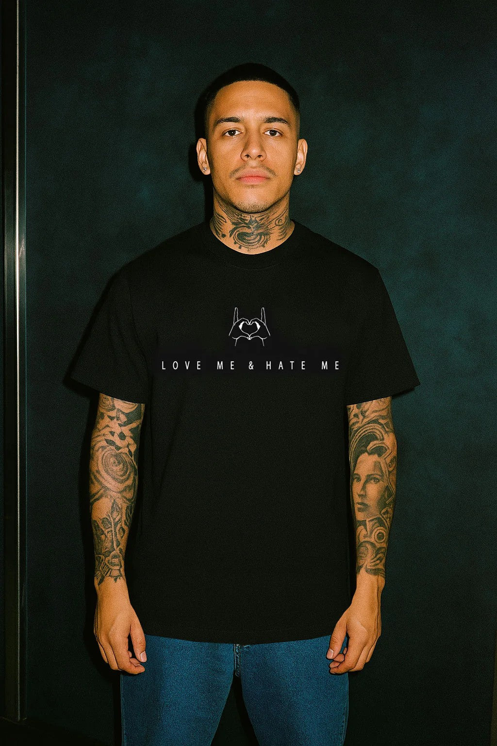 Camiseta Loco Monky Love me Hate me Bordado negro