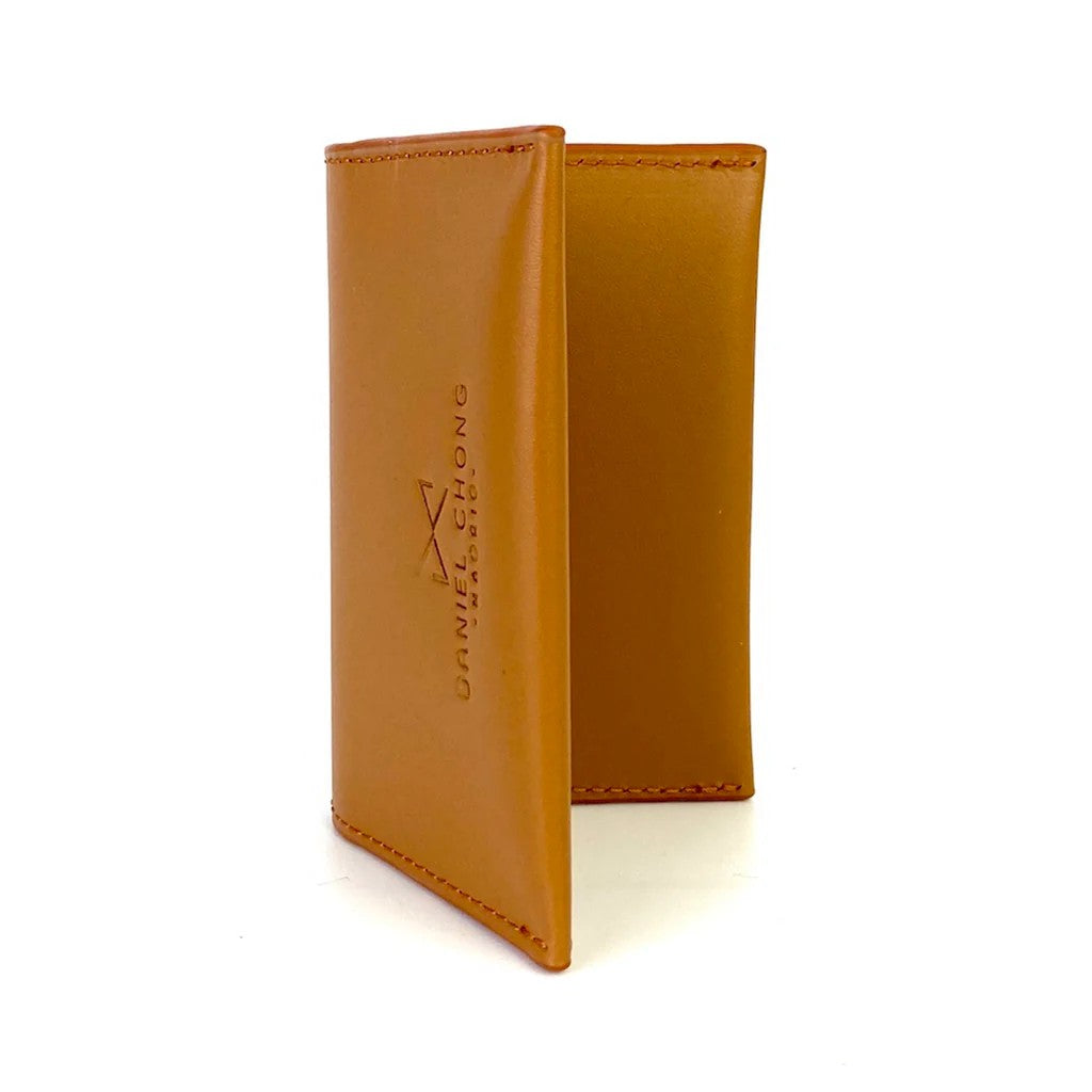 Tarjetero Daniel Chong Perkins con goma Marrón