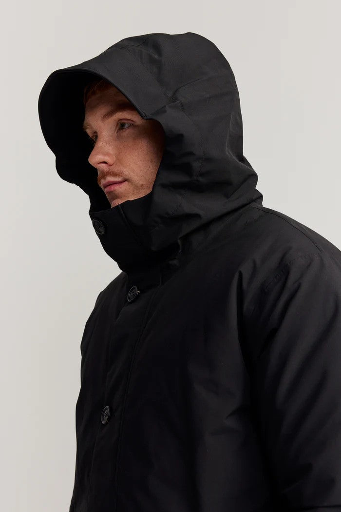 Abrigo Makia Monollith Jacket Negro