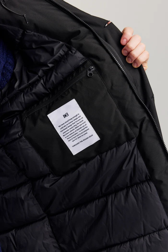 Abrigo Makia Monollith Jacket Negro