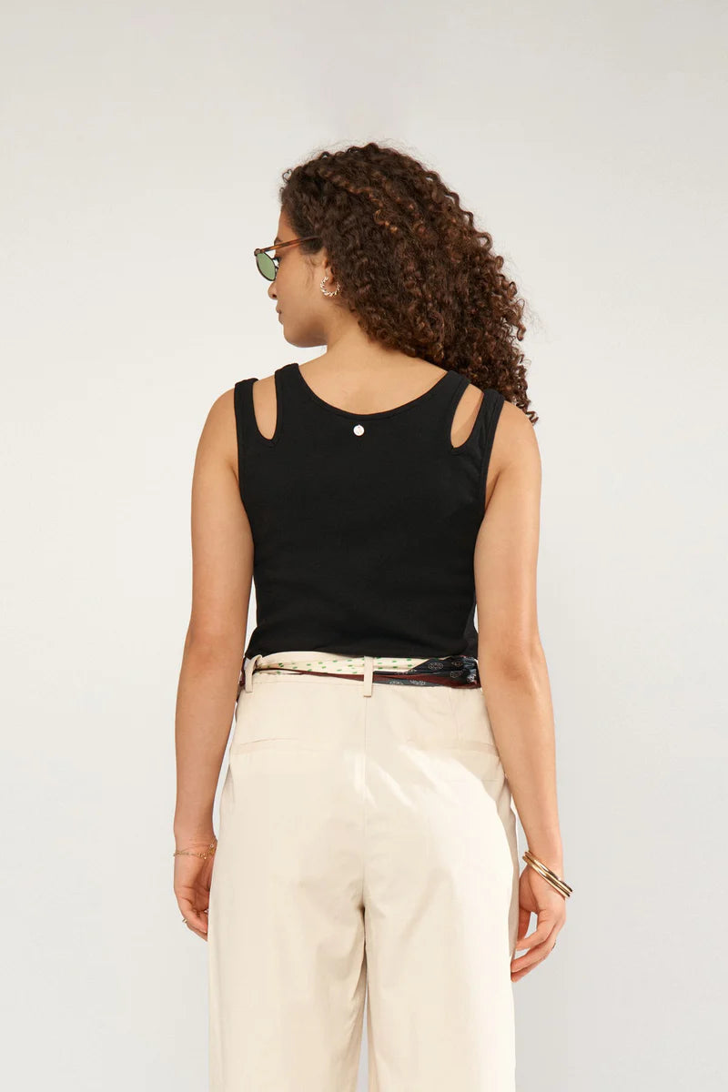 Top ajustado Nümph Nudaphny – Tirante doble y cuello redondo | Negro