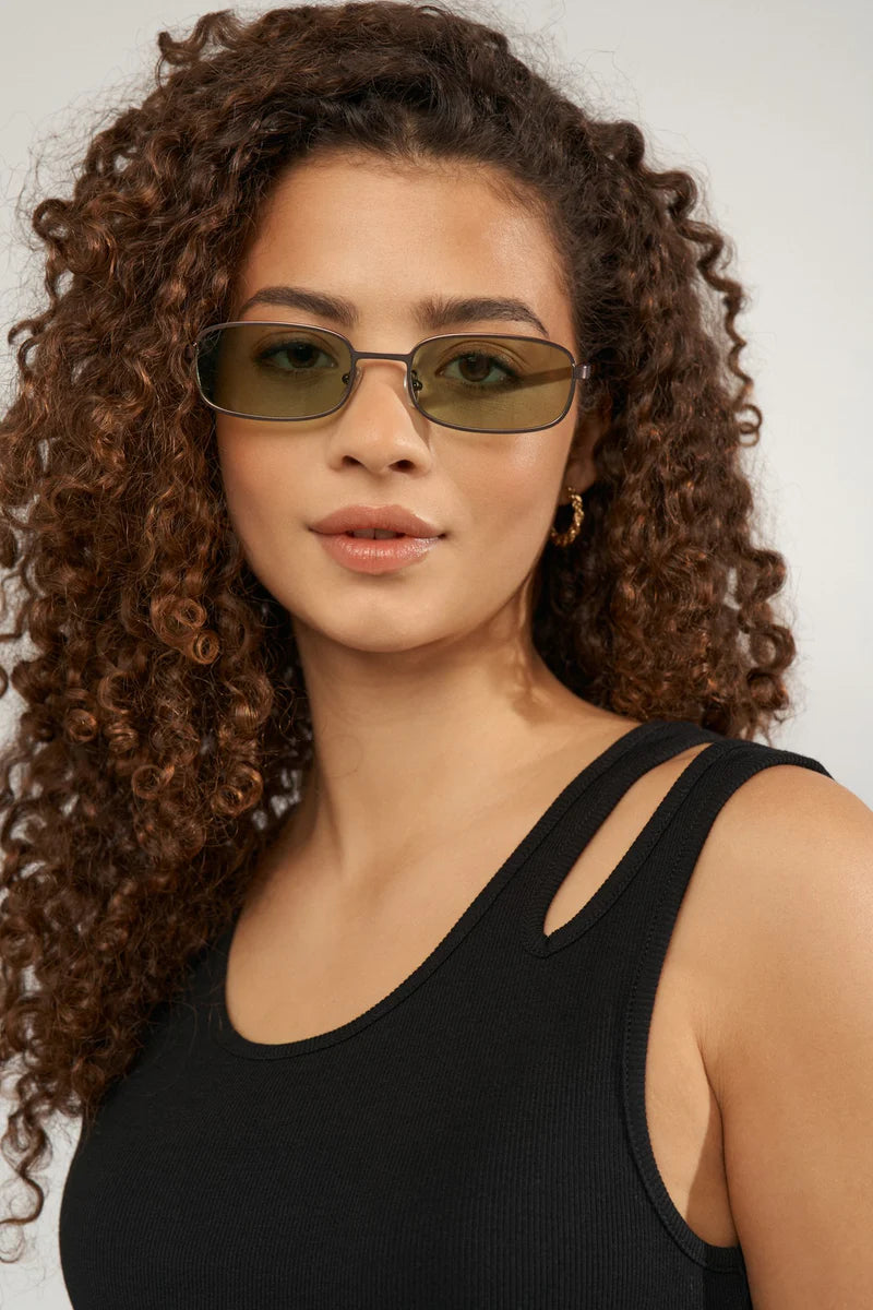 Top ajustado Nümph Nudaphny – Tirante doble y cuello redondo | Negro