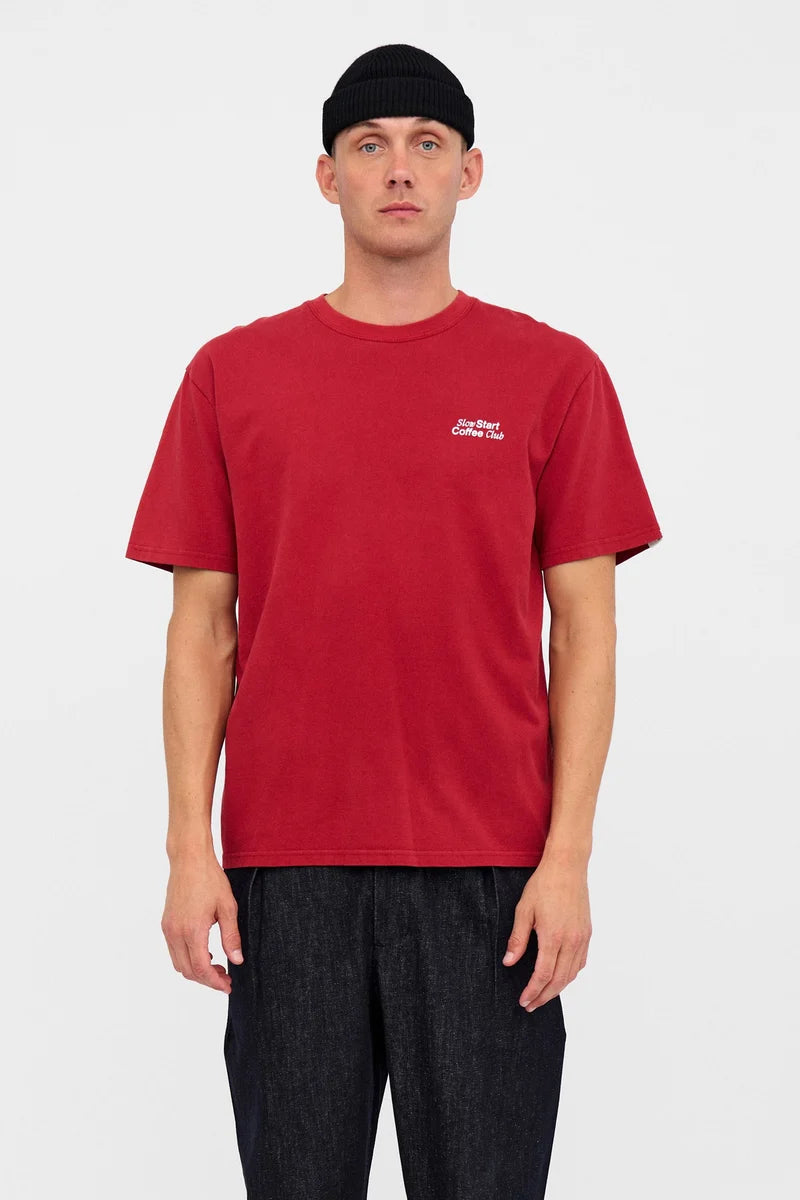 Camiseta Anerkjendt Akvillads Coffee Red Dahlia