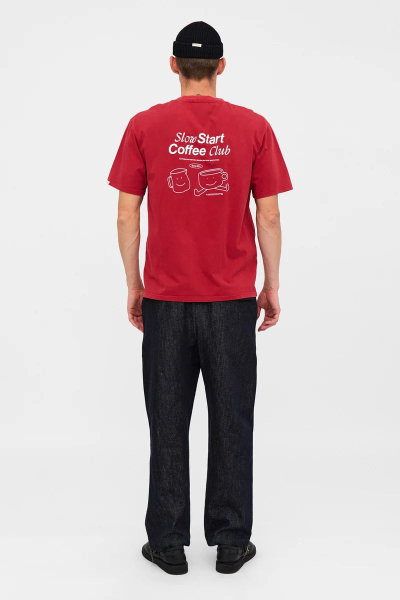 Camiseta Anerkjendt Akvillads Coffee Red Dahlia