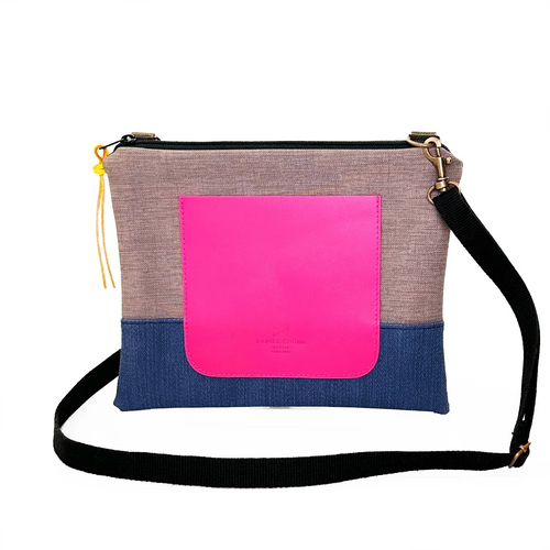 Bandolera Daniel Chong mini cuadrada con bolsillo rosa
