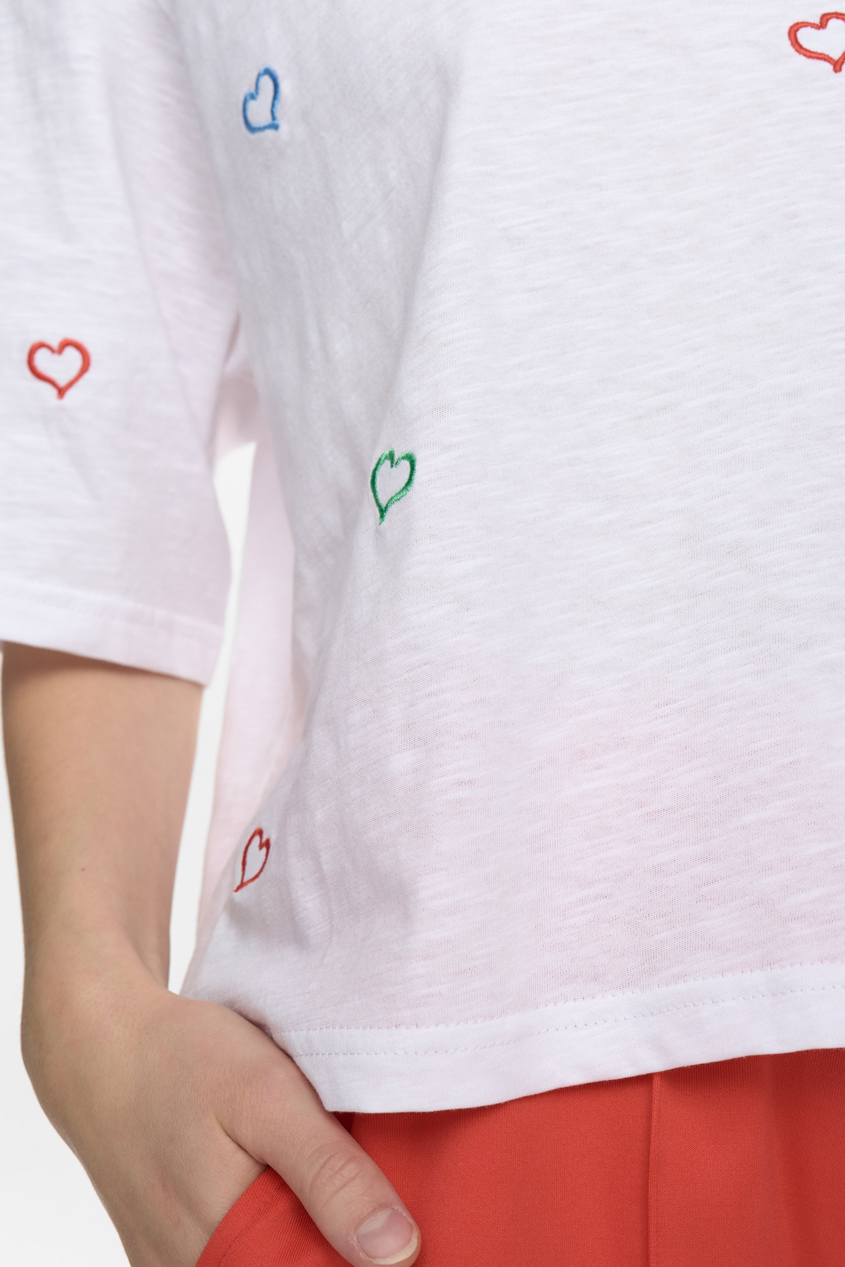 Camiseta Boxy Nümph Nulovine Bordados Corazón Blanco