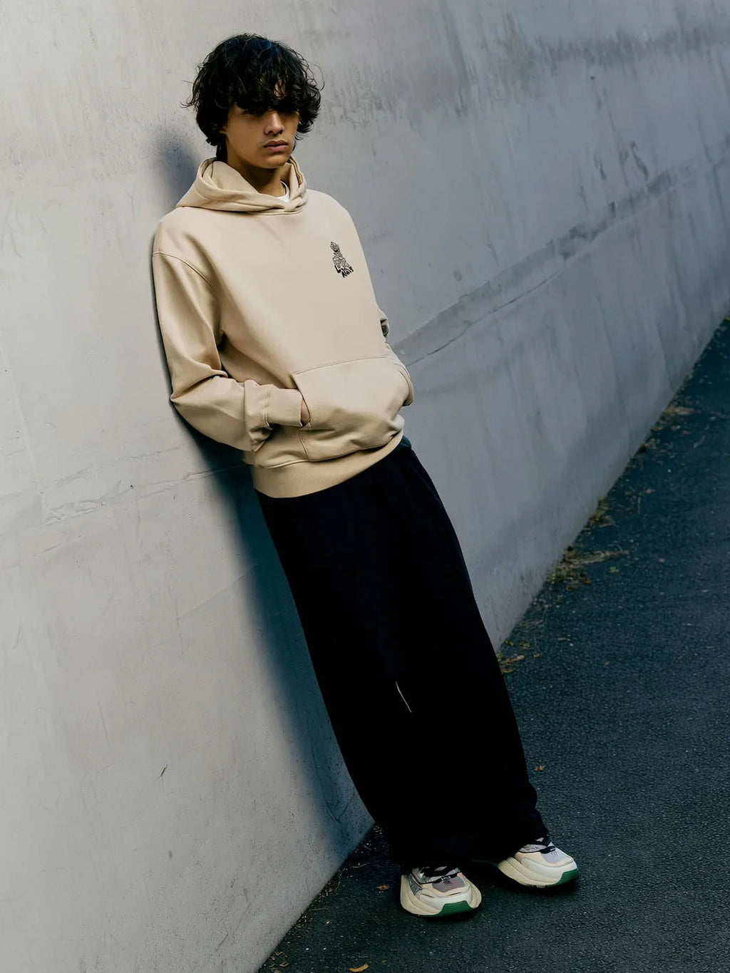 Sudadera Unisex Nonsense de Loco Monky Sand