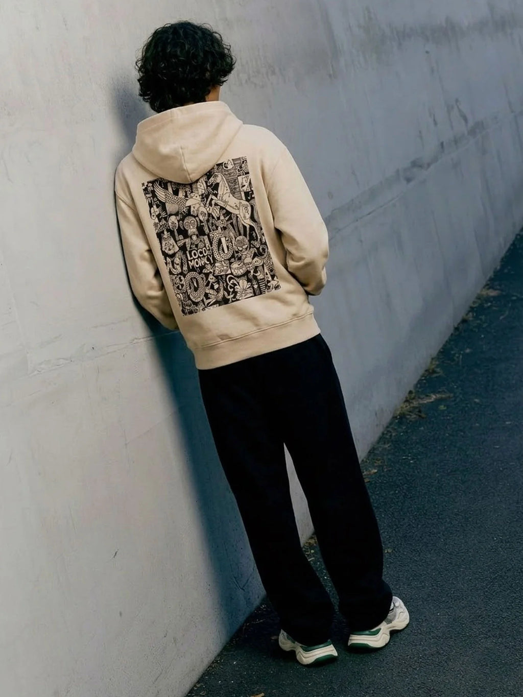 Sudadera Unisex Nonsense de Loco Monky Sand