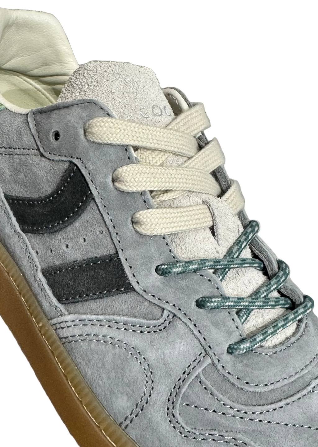 Detalle de fronto lateral de la zapatilla coolway goal mint frost